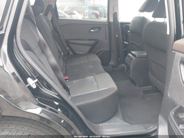 5N1BT3BA1NC693931 Nissan Rogue Sv Fwd