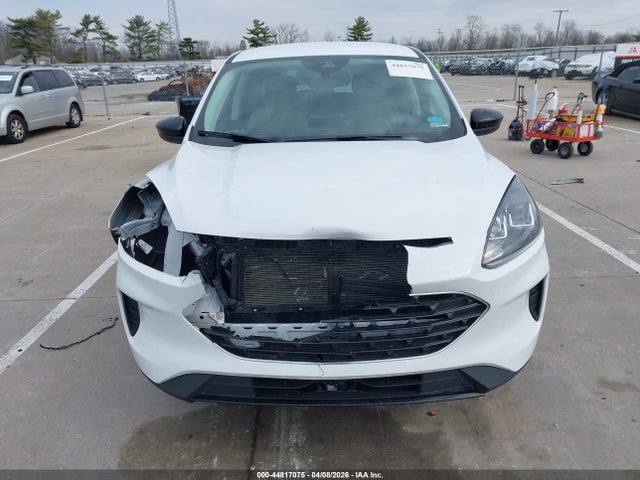 1FMCU0G65NUB83631 Ford ESCAPE SE