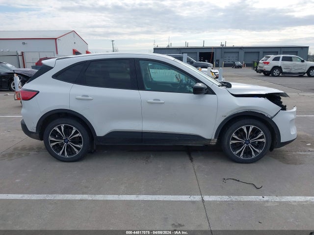 1FMCU0G65NUB83631 Ford ESCAPE SE