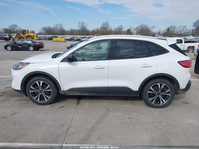 1FMCU0G65NUB83631 Ford ESCAPE SE