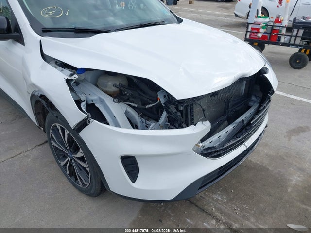 1FMCU0G65NUB83631 Ford ESCAPE SE