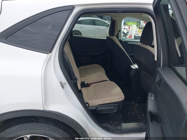 1FMCU0G65NUB83631 Ford ESCAPE SE