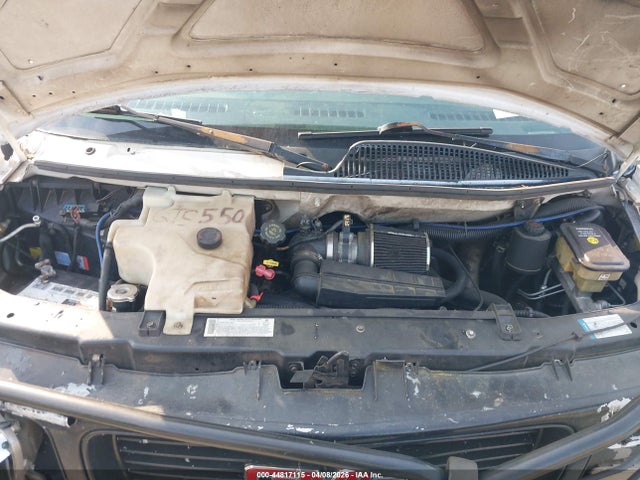 44817115 :رقم المزاد ، 1GTHG35R321106690 vin ، 2002 Gmc Savana Standard مزاد بيع