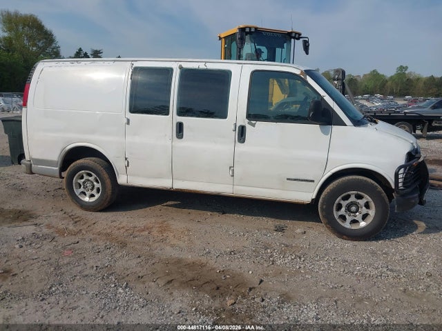 44817115 :رقم المزاد ، 1GTHG35R321106690 vin ، 2002 Gmc Savana Standard مزاد بيع