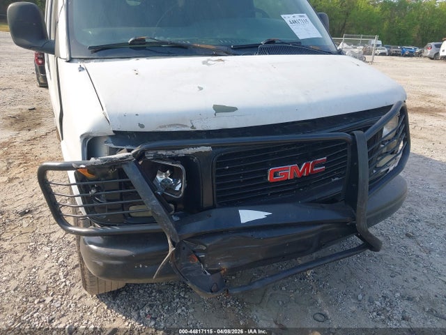 44817115 :رقم المزاد ، 1GTHG35R321106690 vin ، 2002 Gmc Savana Standard مزاد بيع