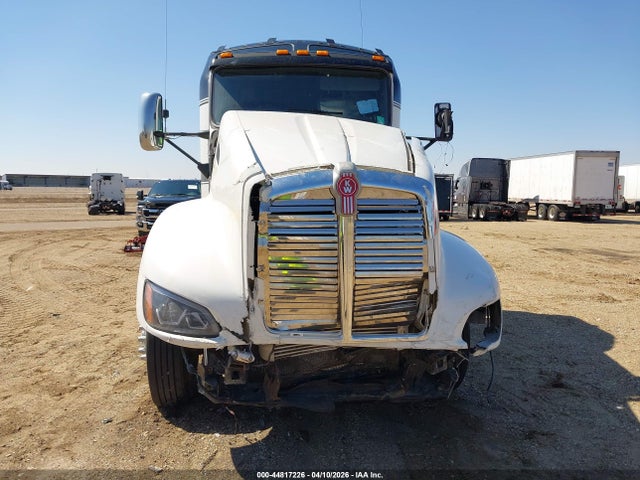 44817226 :رقم المزاد ، 1XKADU9X88J234011 vin ، 2008 Kenworth Construction T660 مزاد بيع