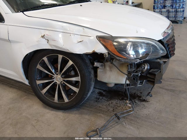 Продажа на аукционе авто 2014 Chrysler 200 Touring, vin: 1C3CCBBG7EN108205, номер лота: 44817258