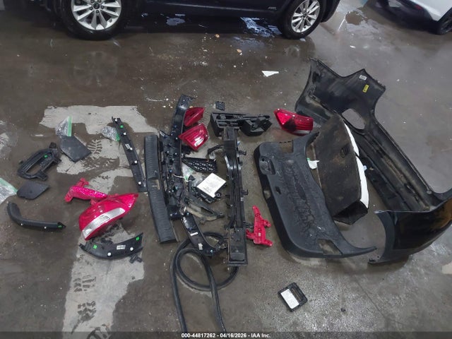 5XYPGDA32KG499231 KIA Sorento 2.4l Lx