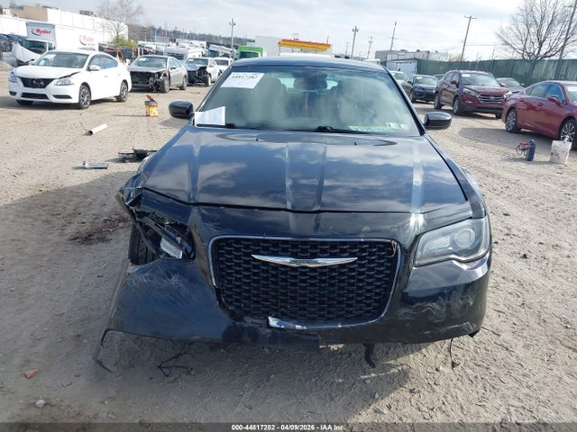 2019 Chrysler 300 300s მანქანა იყიდება აუქციონზე, vin: 2C3CCABG7KH697786, აუქციონის ნომერი: 44817282