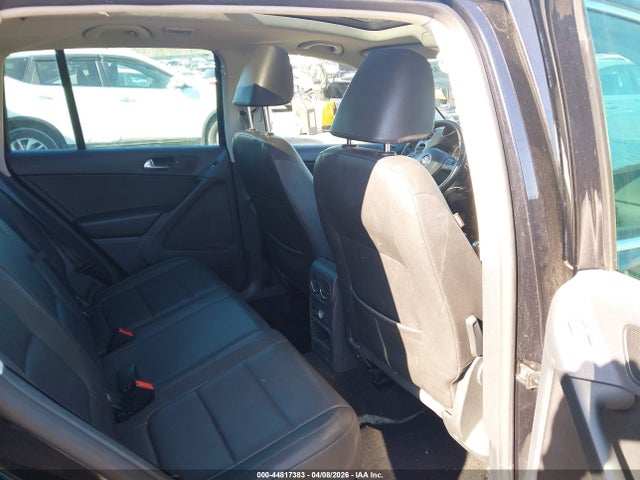 44817383 :رقم المزاد ، WVGBV7AX7BW523641 vin ، 2011 Volkswagen Tiguan Se مزاد بيع