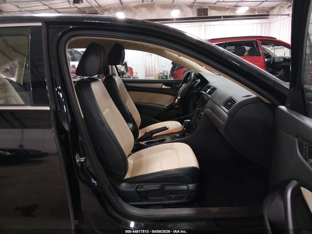 2015 Volkswagen Passat 1.8t Se მანქანა იყიდება აუქციონზე, vin: 1VWBT7A33FC026596, აუქციონის ნომერი: 44817513
