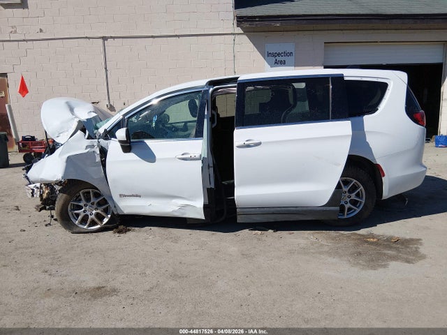 44817526 :رقم المزاد ، 2C4RC1CG8NR153901 vin ، 2022 Chrysler Voyager Lx مزاد بيع