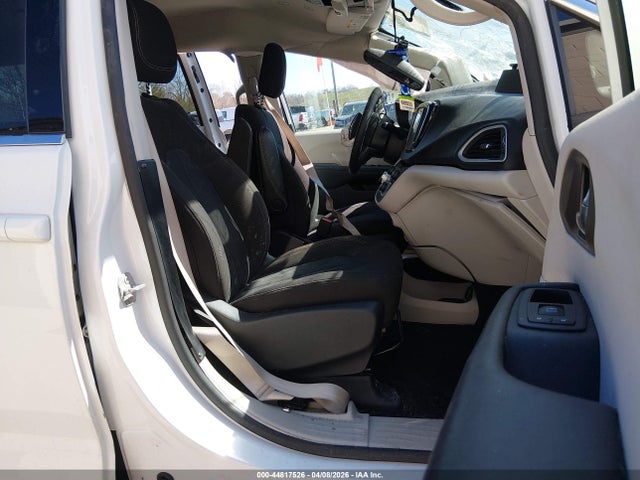 44817526 :رقم المزاد ، 2C4RC1CG8NR153901 vin ، 2022 Chrysler Voyager Lx مزاد بيع
