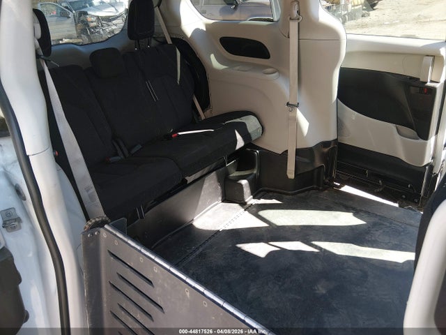 44817526 :رقم المزاد ، 2C4RC1CG8NR153901 vin ، 2022 Chrysler Voyager Lx مزاد بيع