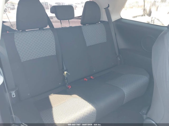 VNKJTUD3XFA052141 Toyota YARIS L