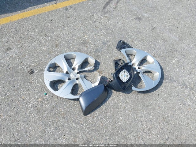 2T3G1RFV3LW105294 Toyota RAV4 LE