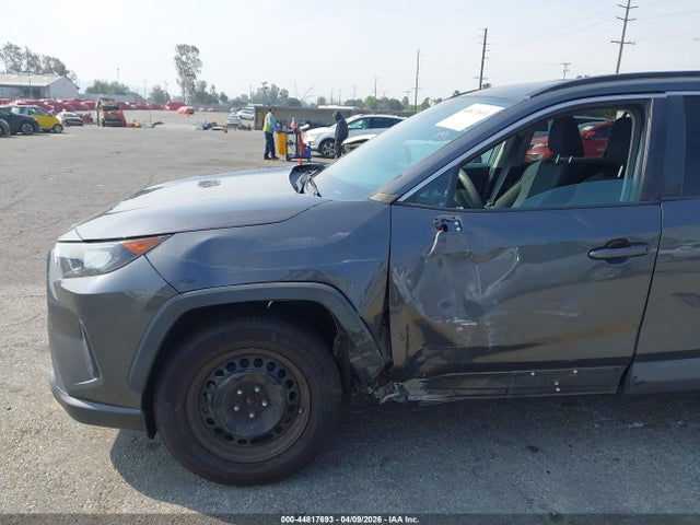 2T3G1RFV3LW105294 Toyota RAV4 LE