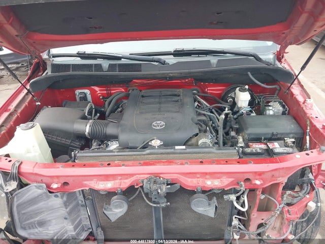 5TFUY5F11KX800548 Toyota Tundra Sr5 5.7l V8