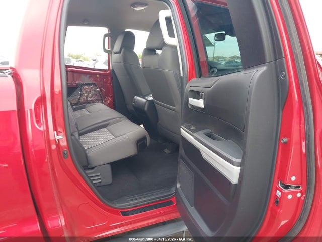5TFUY5F11KX800548 Toyota Tundra Sr5 5.7l V8