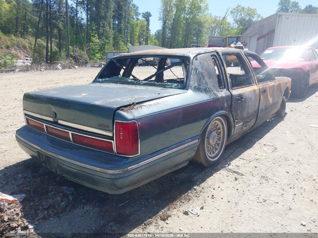 1995 Lincoln Town Car Executive მანქანა იყიდება აუქციონზე, vin: 1LNLM81W9SY685814, აუქციონის ნომერი: 44817914
