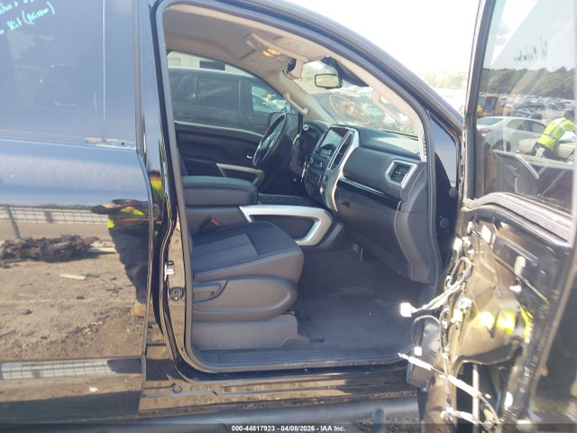 44817923 :رقم المزاد ، 1N6AA1EFXMN520555 vin ، 2021 Nissan Titan Sv 4x2 مزاد بيع