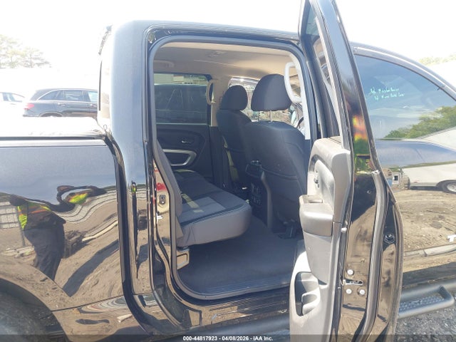 44817923 :رقم المزاد ، 1N6AA1EFXMN520555 vin ، 2021 Nissan Titan Sv 4x2 مزاد بيع