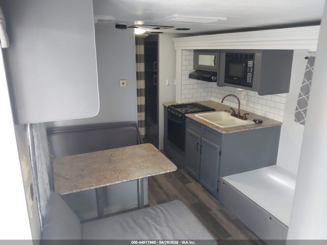 44817960 :رقم المزاد ، 4X4TSMD28DR402063 vin ، 2013 Forest River Salem 281qbxl مزاد بيع