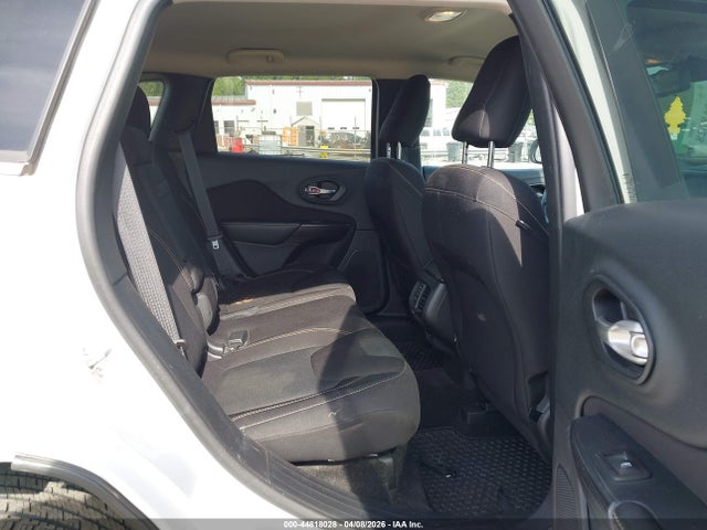 44818028 :رقم المزاد ، 1C4PJMCS0GW155736 vin ، 2016 Jeep Cherokee Latitude مزاد بيع