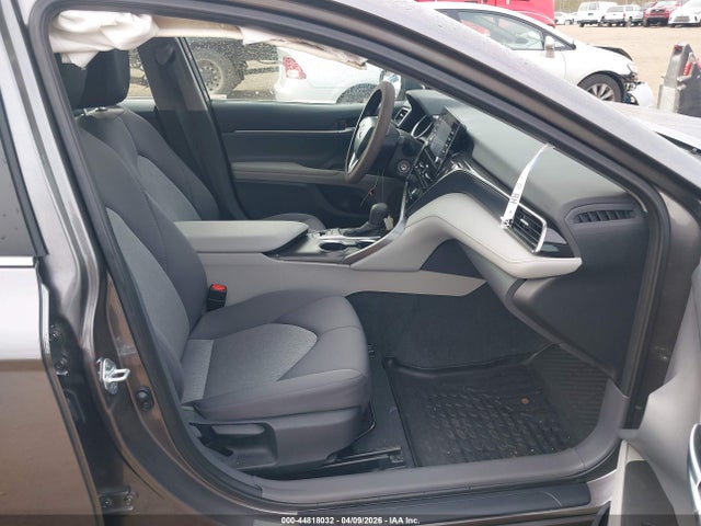 44818032 :رقم المزاد ، 4T1C11BK4RU113451 vin ، 2024 Toyota Camry Le مزاد بيع