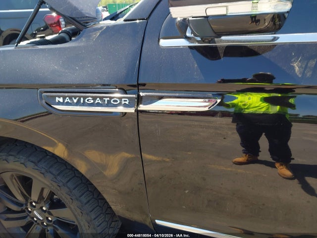 44818054 :رقم المزاد ، 5LMJJ2LTXNEL01395 vin ، 2022 Lincoln Navigator Reserve مزاد بيع