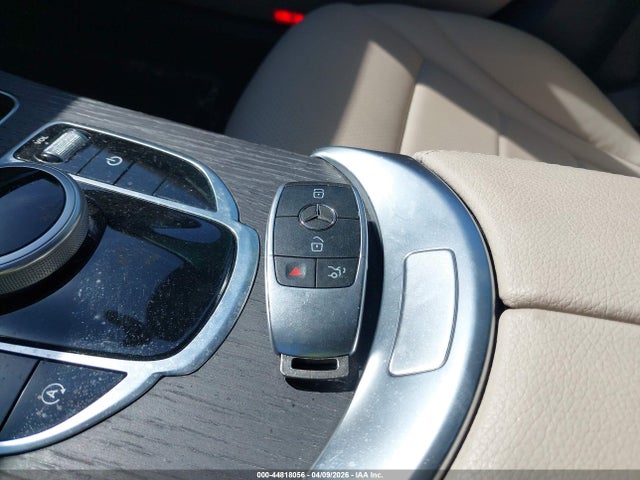 44818056 :رقم المزاد ، W1KWF8EB0MR648995 vin ، 2021 Mercedes-benz C 300 4matic مزاد بيع