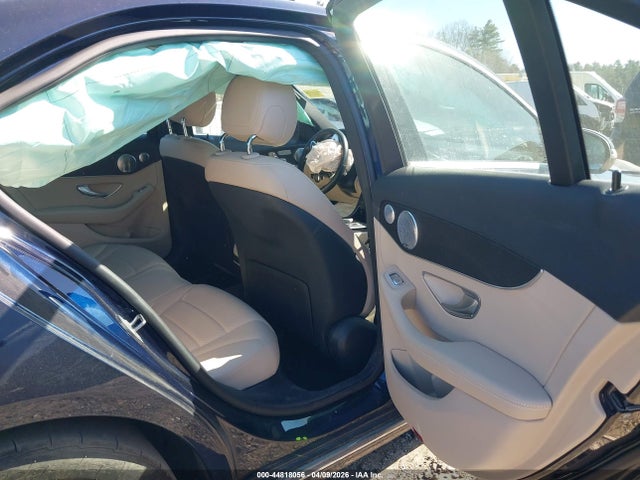 44818056 :رقم المزاد ، W1KWF8EB0MR648995 vin ، 2021 Mercedes-benz C 300 4matic مزاد بيع
