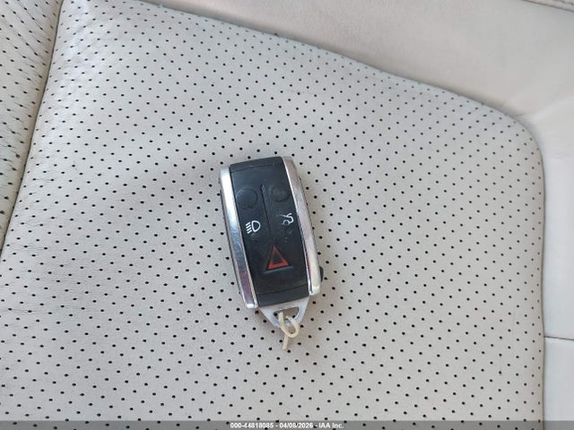 2010 JAGUAR XF SAJWA0GB9ALR66542 Photo 10