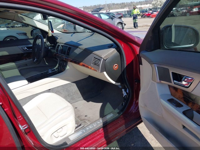 2010 JAGUAR XF SAJWA0GB9ALR66542 Photo 4