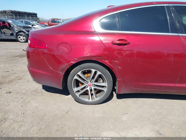 2010 JAGUAR XF SAJWA0GB9ALR66542 Photo 5