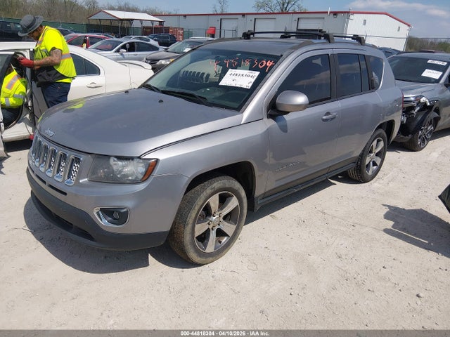 44818304 :رقم المزاد ، 1C4NJDEB3GD586958 vin ، 2016 Jeep Compass High Altitude Edition مزاد بيع