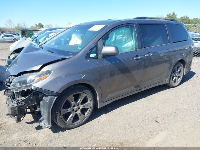 2017 TOYOTA SIENNA 5TDXZ3DC8HS830468 Photo 1