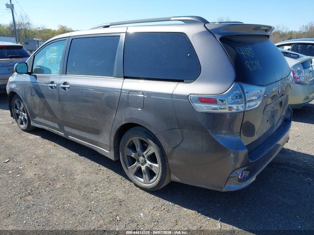 2017 TOYOTA SIENNA 5TDXZ3DC8HS830468 Photo 2