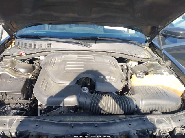 44818337 :رقم المزاد ، 2C3CCABG0FH766288 vin ، 2015 Chrysler 300 300s مزاد بيع