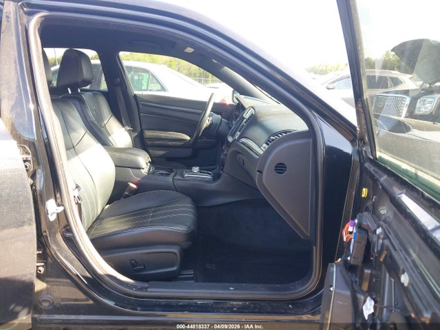 44818337 :رقم المزاد ، 2C3CCABG0FH766288 vin ، 2015 Chrysler 300 300s مزاد بيع