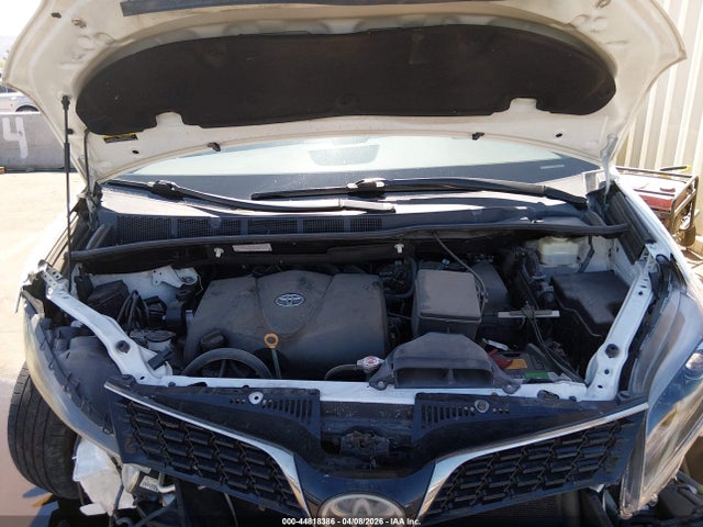 5TDXZ3DCXJS942341 Toyota Sienna Se 8 Passenger