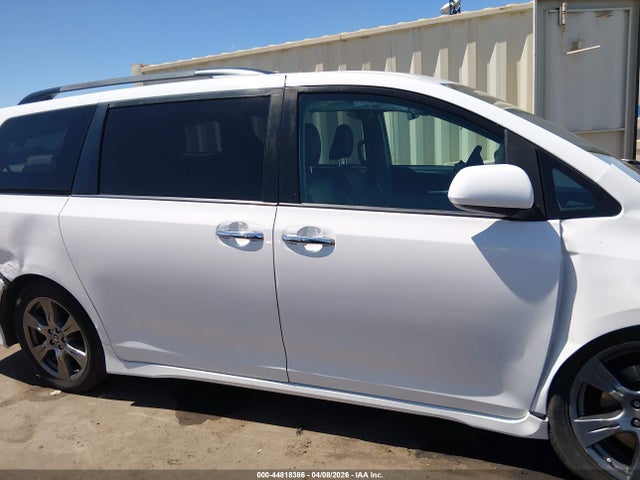 5TDXZ3DCXJS942341 Toyota Sienna Se 8 Passenger