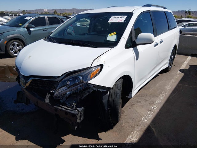 5TDXZ3DCXJS942341 Toyota Sienna Se 8 Passenger