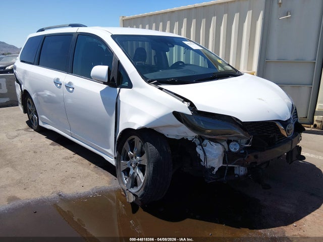 5TDXZ3DCXJS942341 Toyota Sienna Se 8 Passenger