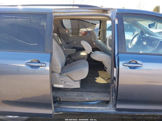 5TDJK3DC1GS135211 Toyota Sienna Le 7 Passenger