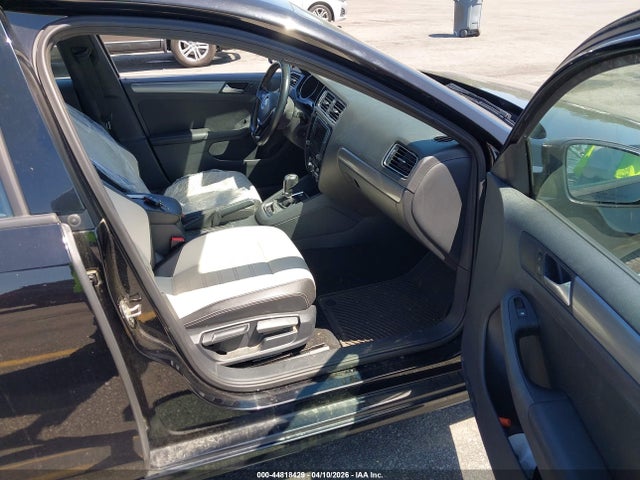 44818429 :رقم المزاد ، 3VWD17AJ9GM270945 vin ، 2016 Volkswagen Jetta 1.8t Sport مزاد بيع