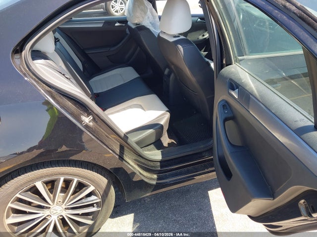 44818429 :رقم المزاد ، 3VWD17AJ9GM270945 vin ، 2016 Volkswagen Jetta 1.8t Sport مزاد بيع