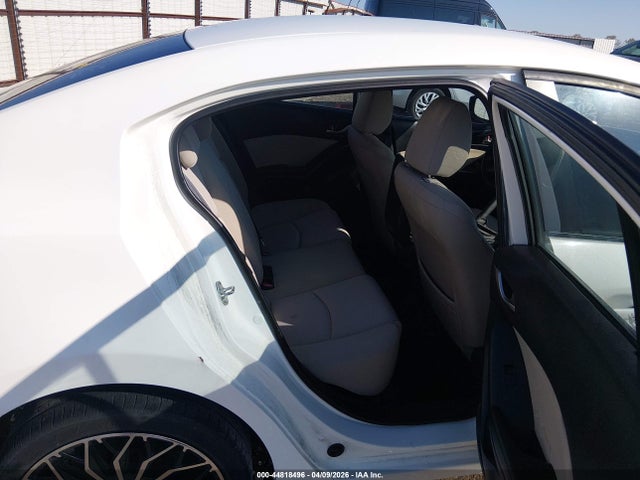 Продаж на аукціоні авто 2015 Mazda Mazda3 I Sport, vin: 3MZBM1U76FM178962, номер лоту: 44818496