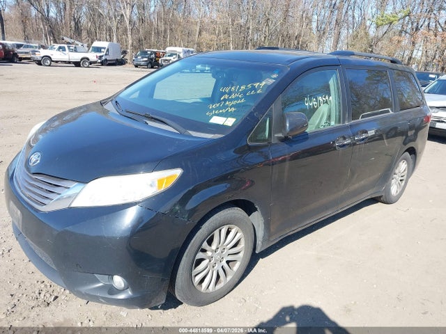 2017 TOYOTA SIENNA 5TDYZ3DC3HS799733 Photo 1