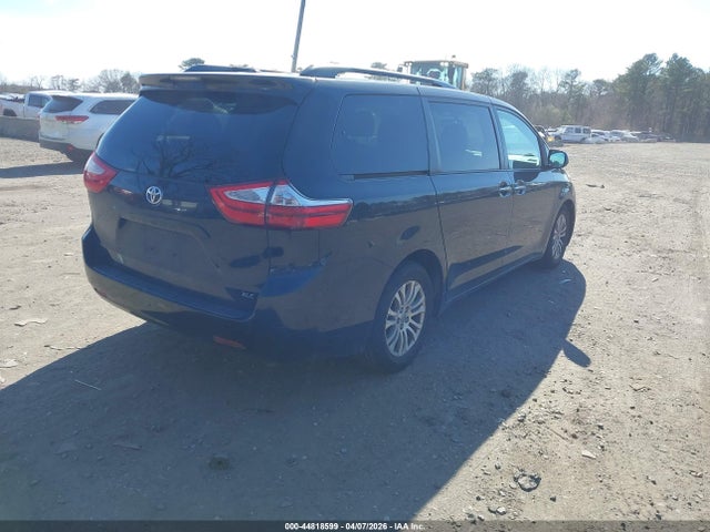 2017 TOYOTA SIENNA 5TDYZ3DC3HS799733 Photo 3